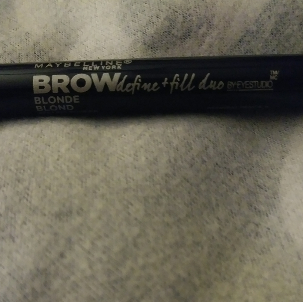 A brow definer and filler